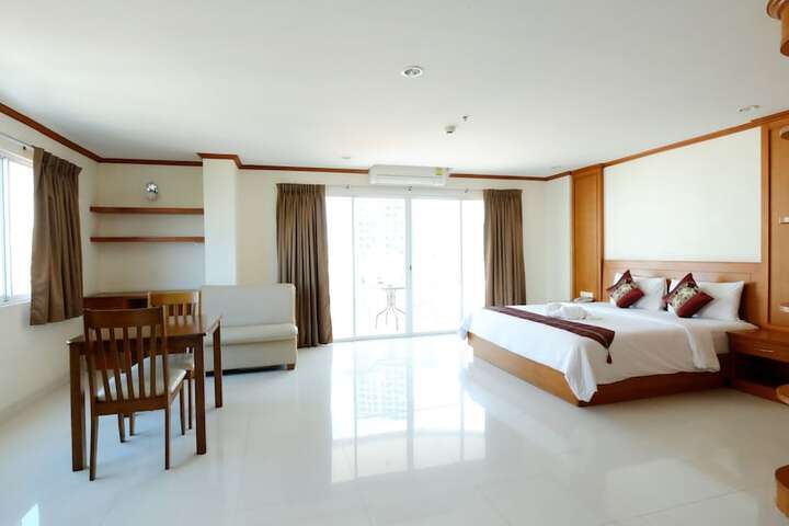 Room 10 of 40