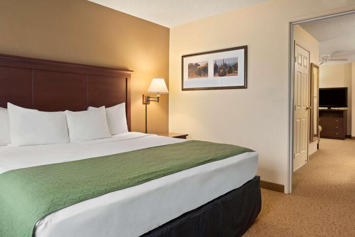 1 King Bed Accessible (10 of 10)