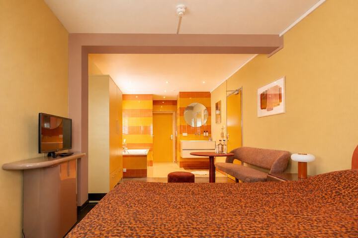 Room 5 of 66