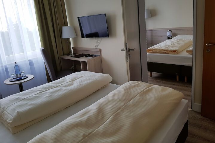 Room 10 of 42