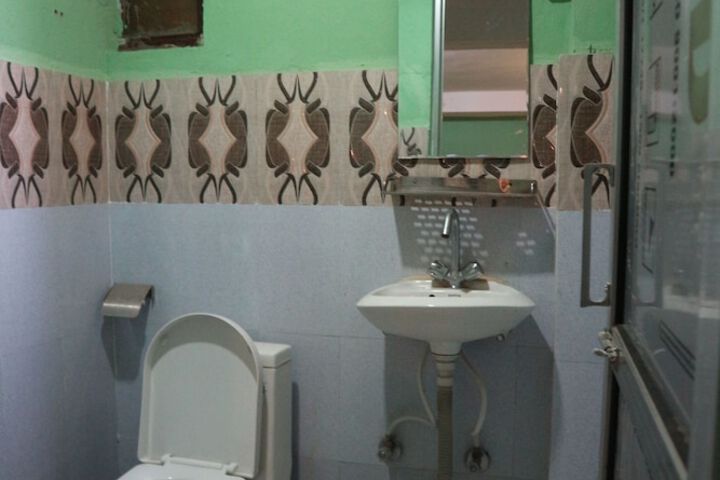 Room 8 of 16