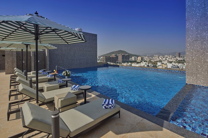 Pool 75 of 126