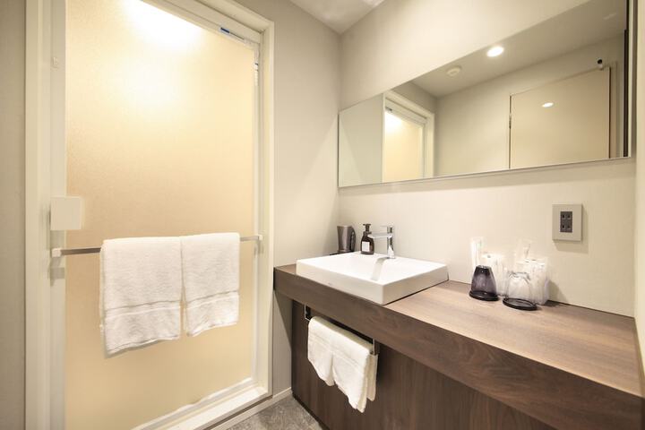Room 10 of 36