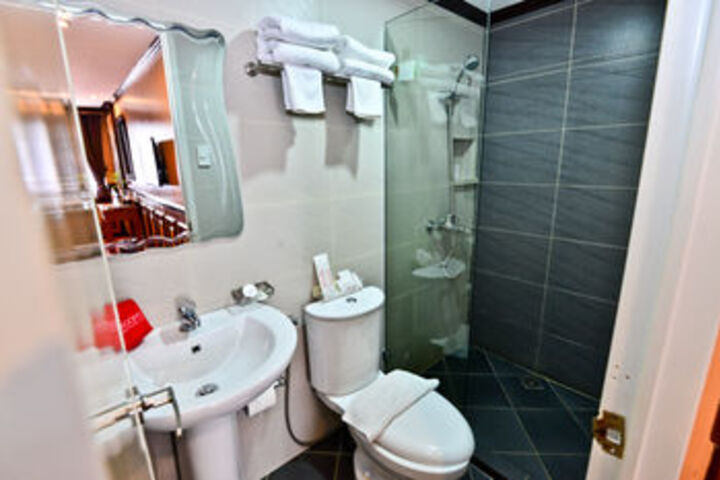 Room 4 of 23