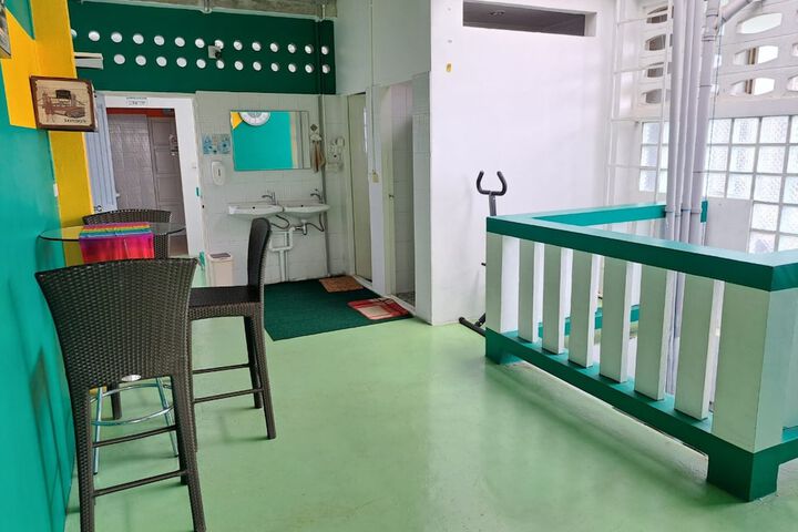 Room 25 of 38