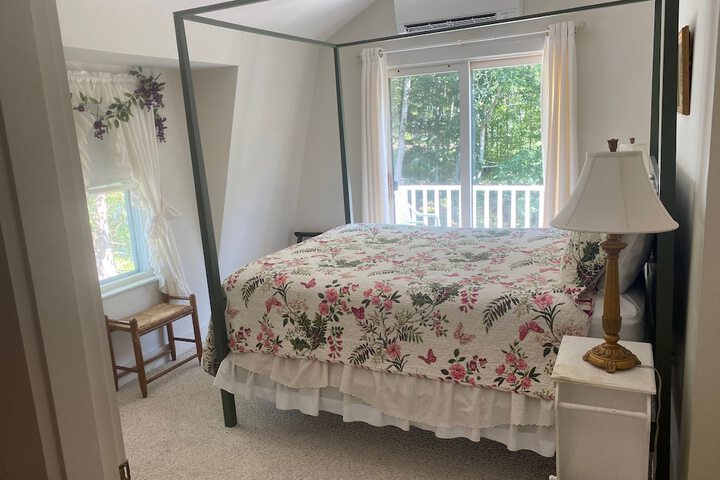 Room 28 of 205