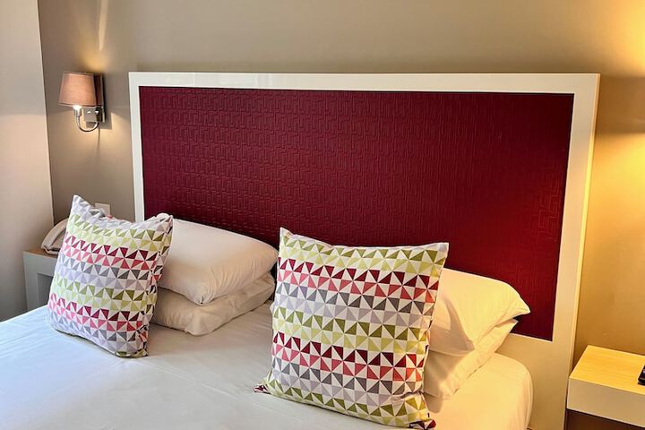 Room 17 of 42