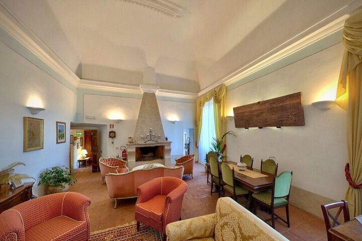 Room 7 of 42