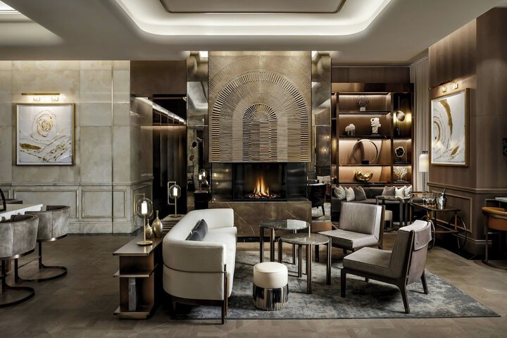 Lounge 72 of 89