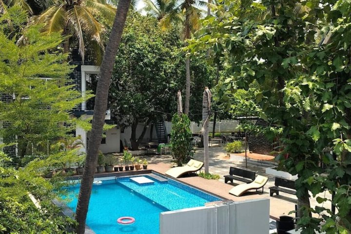Pool 93 of 117