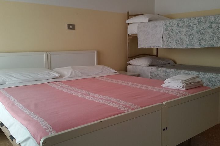 Room 2 of 11