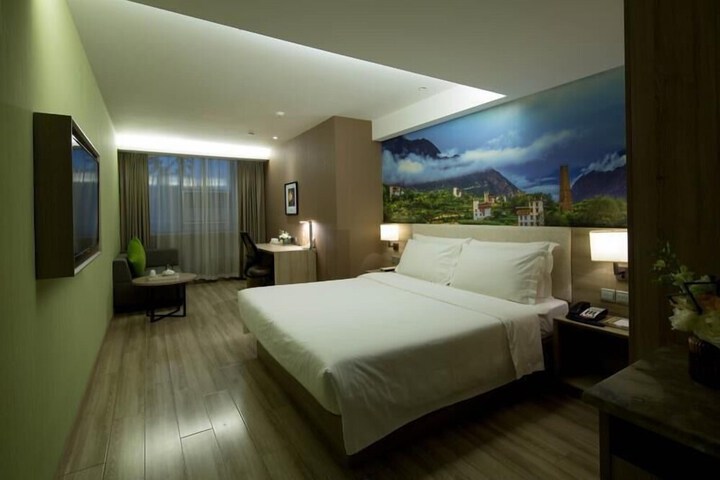 Room 10 of 29