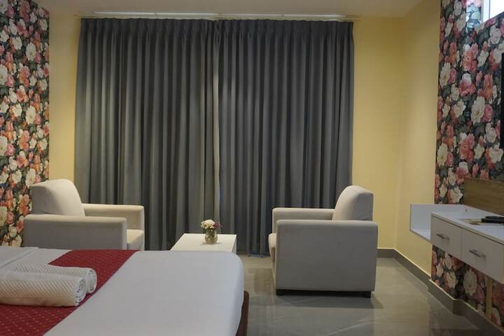 Room 14 of 128