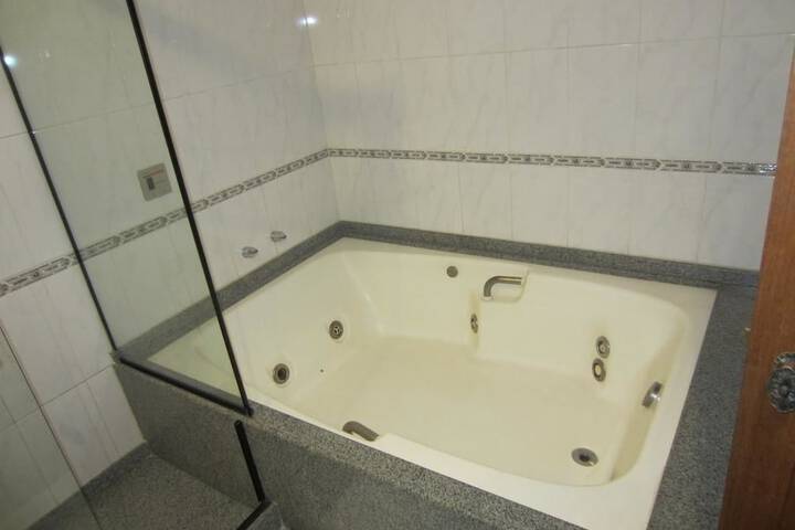 Hot Tub 37 of 43
