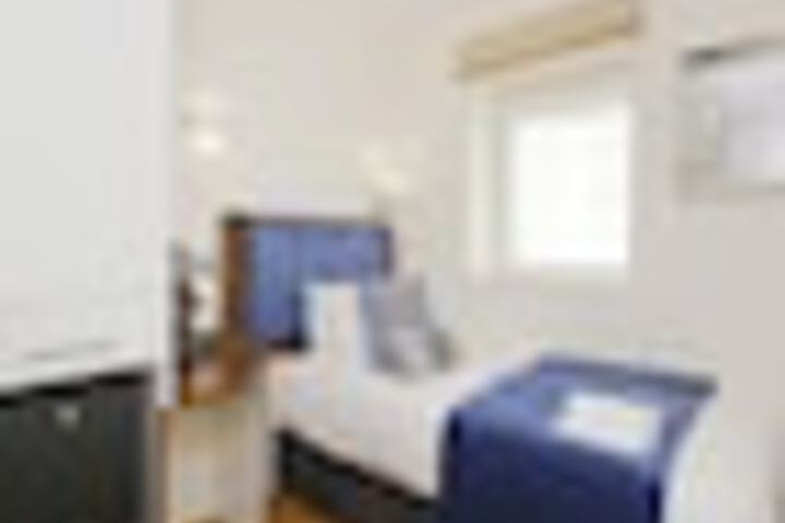 Room 65 of 171