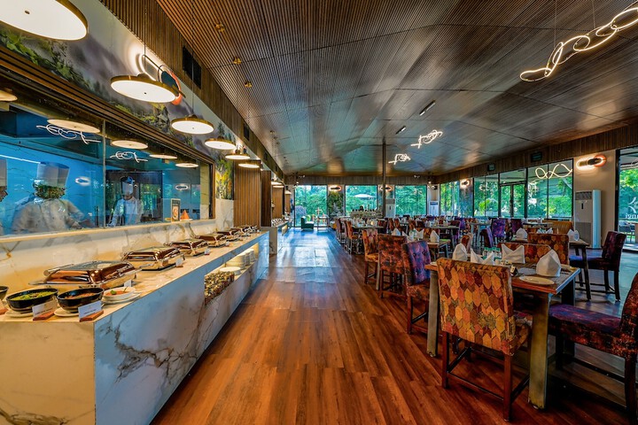 Dining 40 of 71