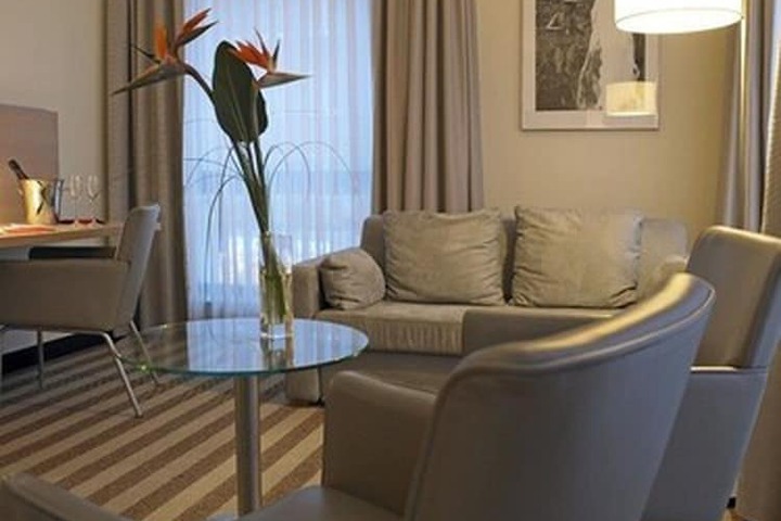 Room 17 of 38