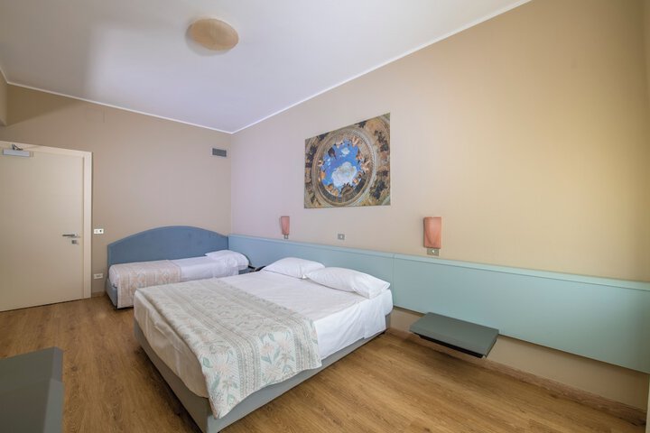 Room 18 of 37