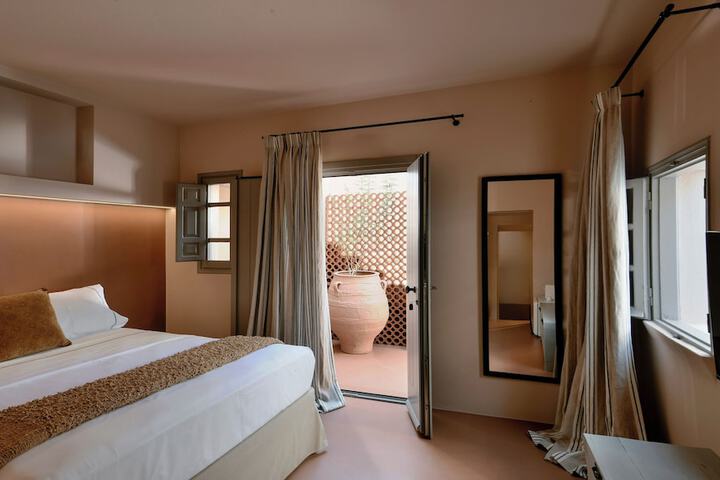 Room 33 of 282