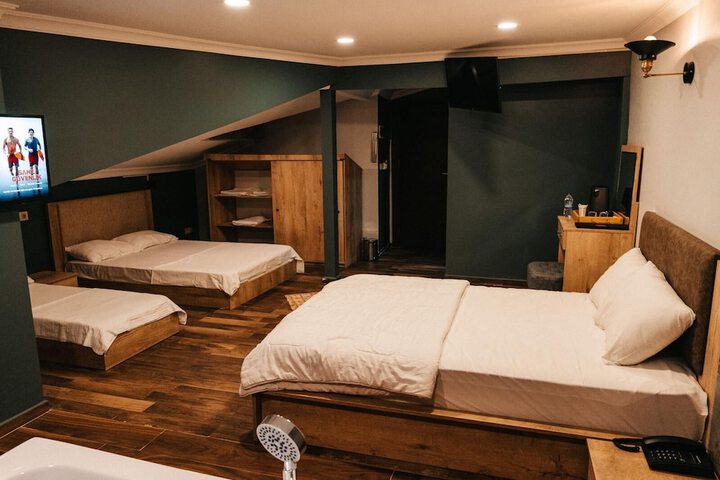 Room 10 of 30