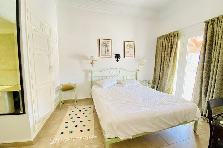 Room 15 of 46