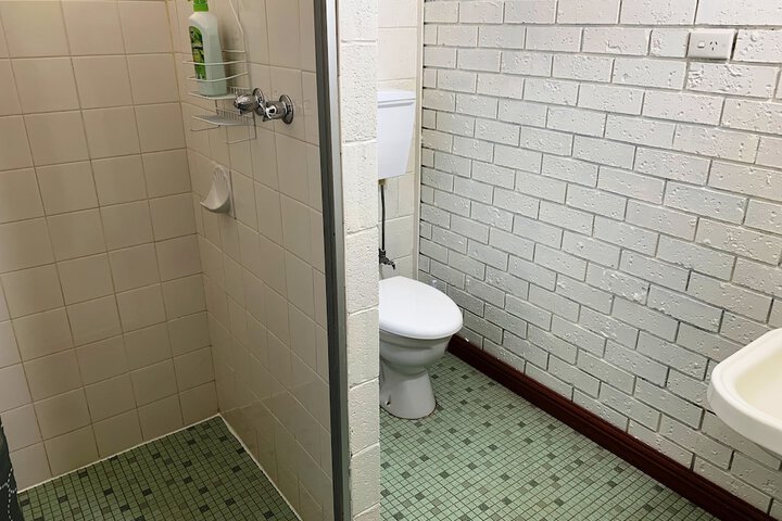 Room 27 of 43
