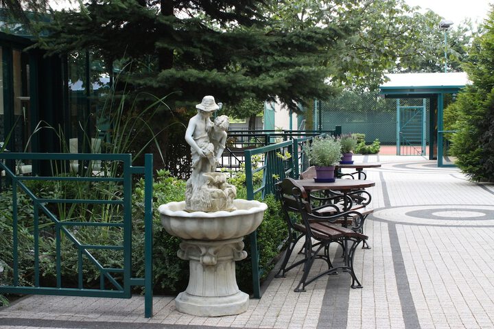 Hotel Exterior 41 of 43