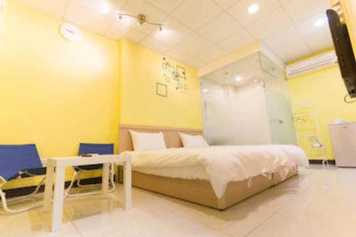 Room 5 of 7