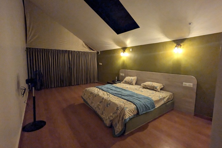 Room 6 of 38