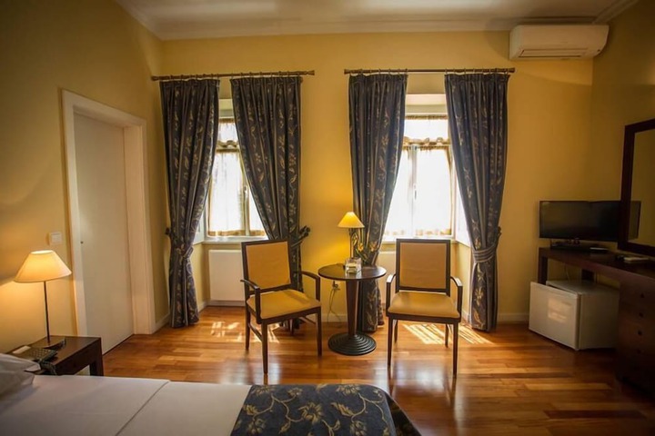 Room 5 of 33