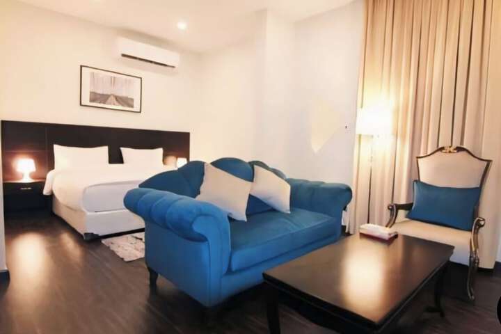 Room 5 of 17