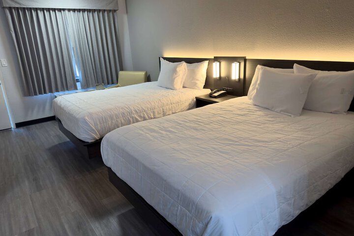 Room 4 of 28