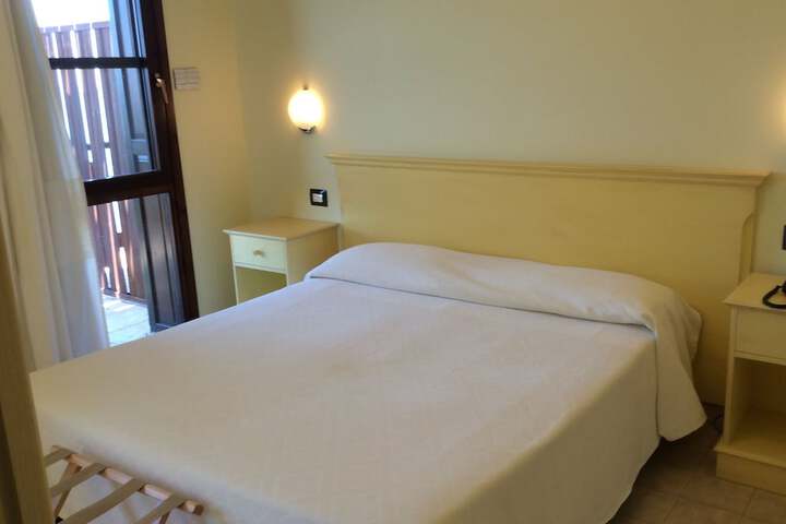 Room 6 of 38