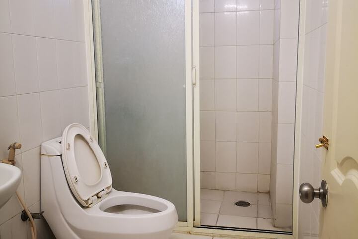 Room 32 of 42