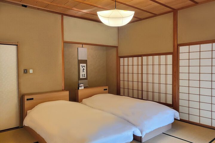 Room 25 of 147