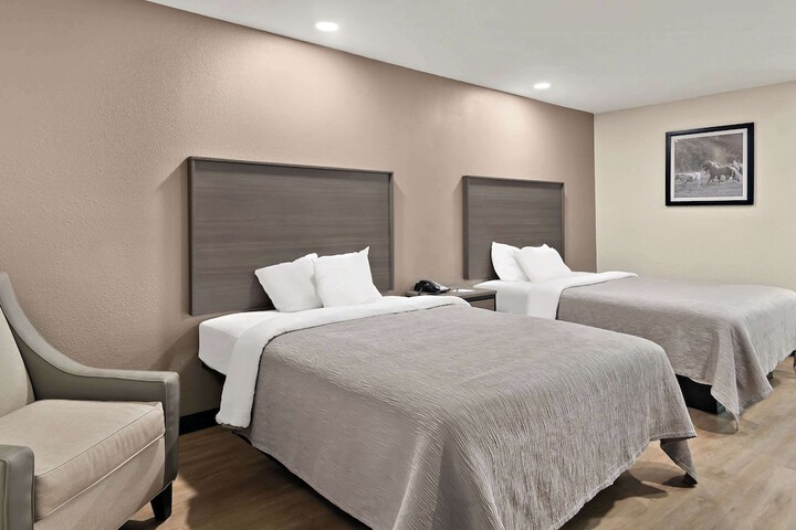 2 Queen Beds (4 of 17)