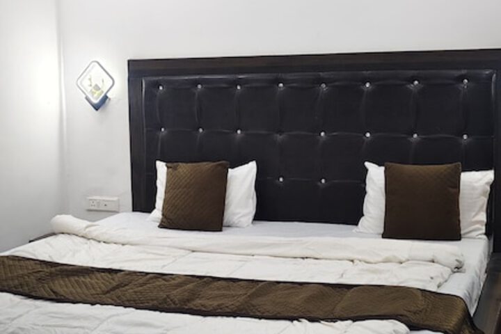 Room 2 of 24