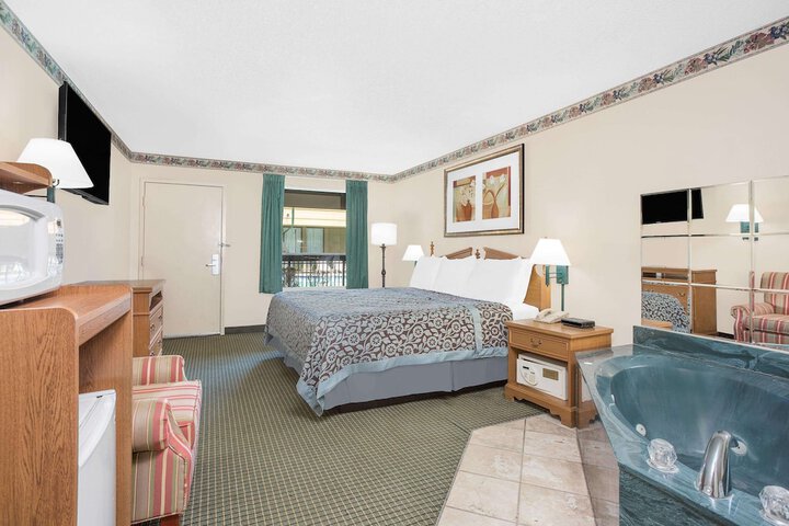 1 King Bed (7 of 7)