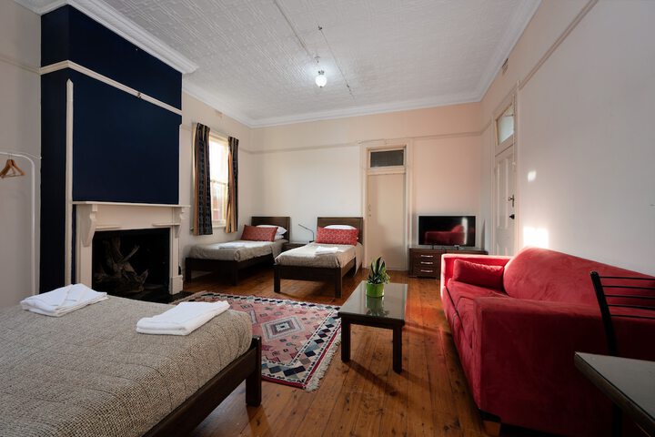 Room 4 of 25