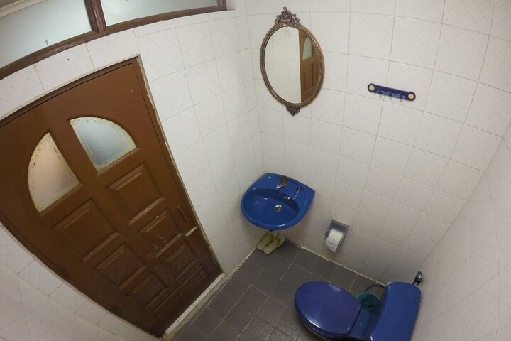 Room 21 of 34