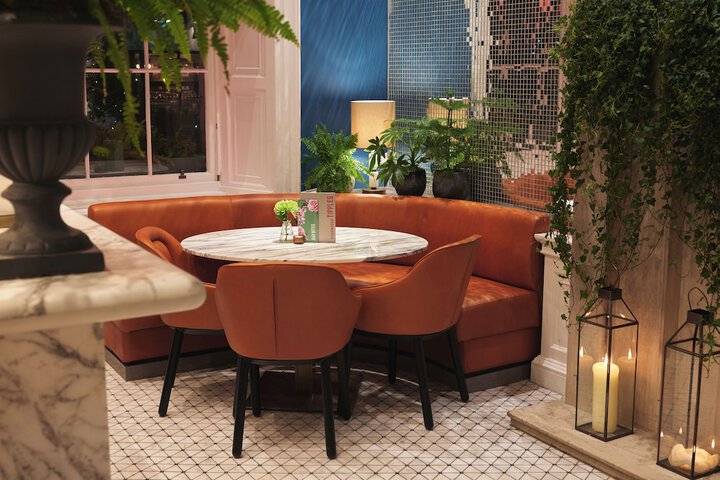 Lounge 63 of 70
