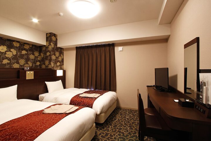 Room 10 of 34