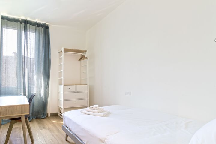 Room 5 of 10