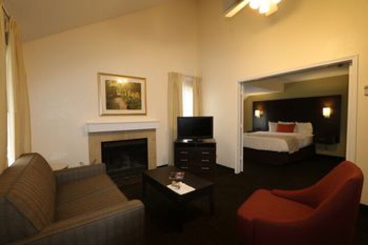 Room 83 of 107