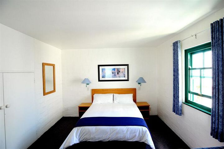 Room 6 of 37