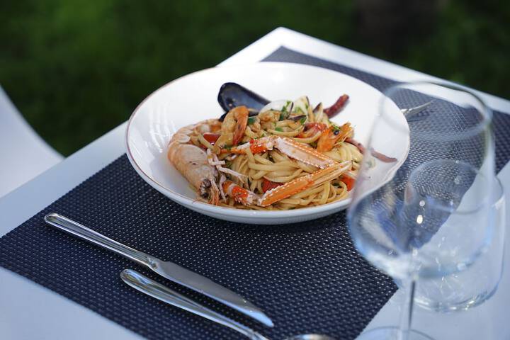 Dining 43 of 72