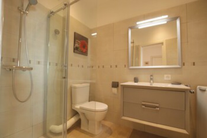 Room 2 of 20