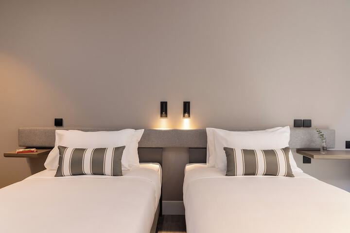 Room 3 of 72