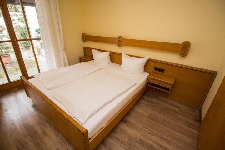 Room 3 of 37