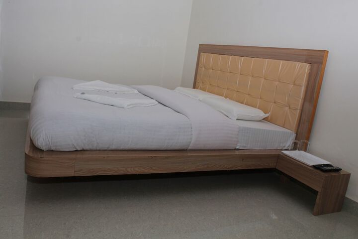 Room 6 of 37